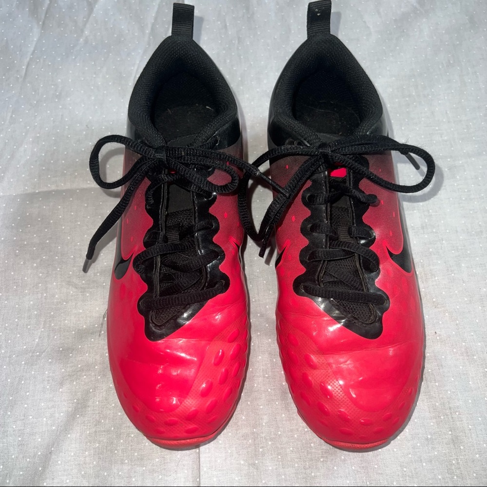Nike neon pink and black soccer cleats. Girls size 3.5y. Great condition